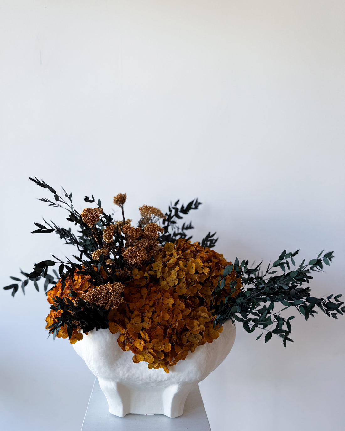 ALICE PRESERVED FLOWER ARRANGEMENT IN CONCH BOWL