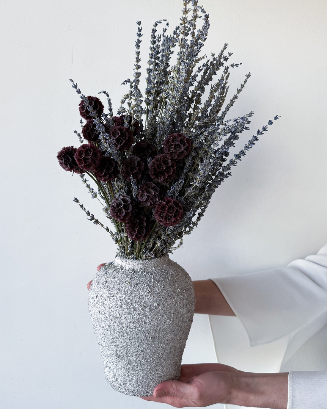YOLANDA DRIED LAVENDER ARRANGEMENT IN HERAMA POT