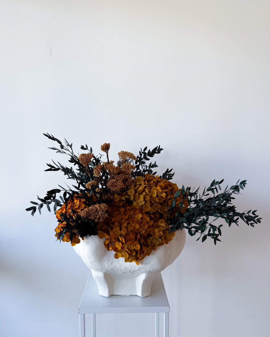 ALICE PRESERVED FLOWER ARRANGEMENT IN CONCH BOWL