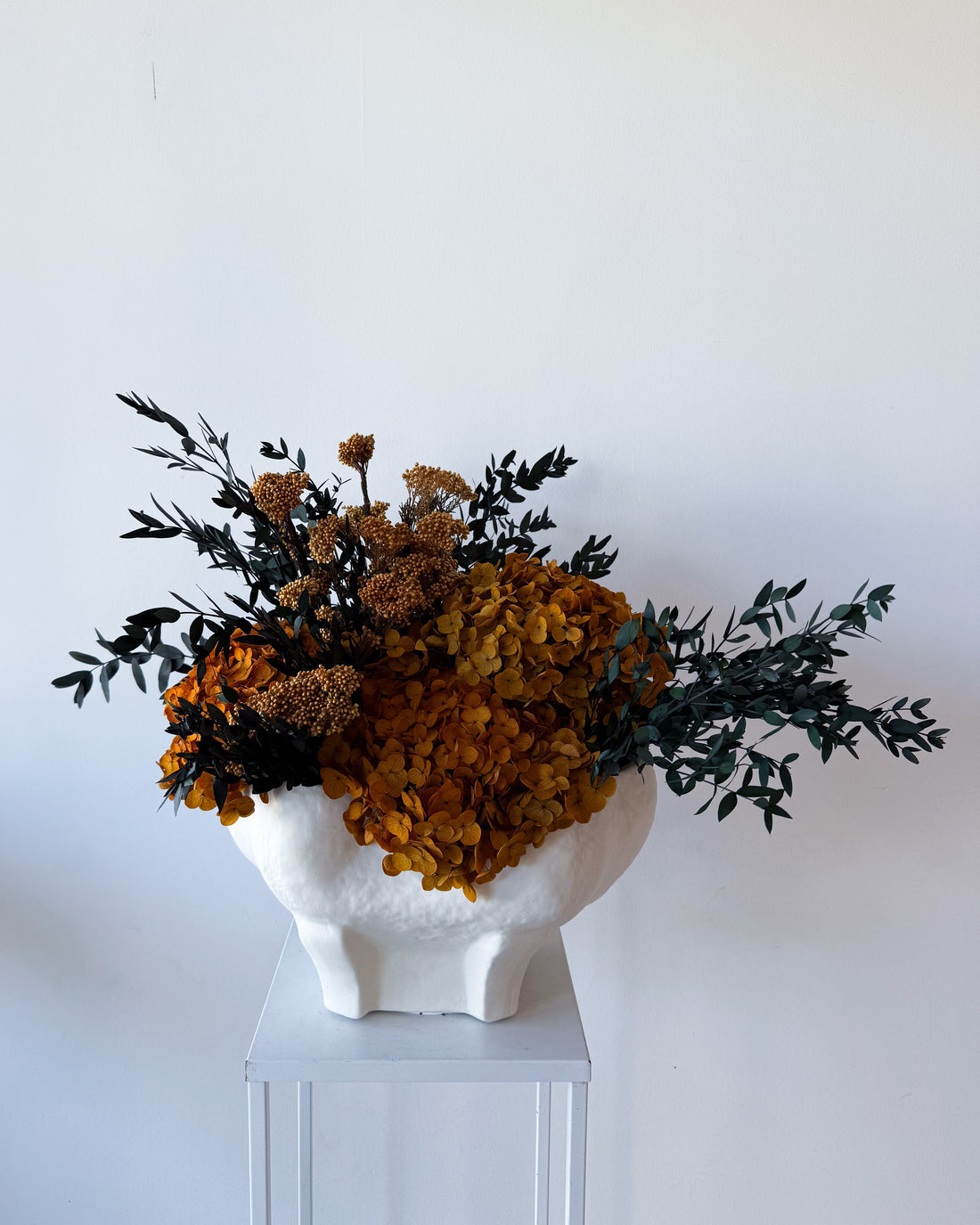 ALICE PRESERVED FLOWER ARRANGEMENT IN CONCH BOWL