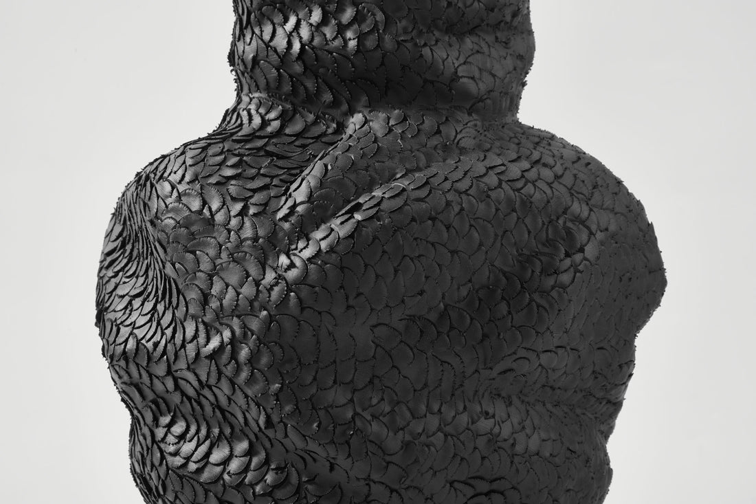 ALYSIUM VASE EBONY