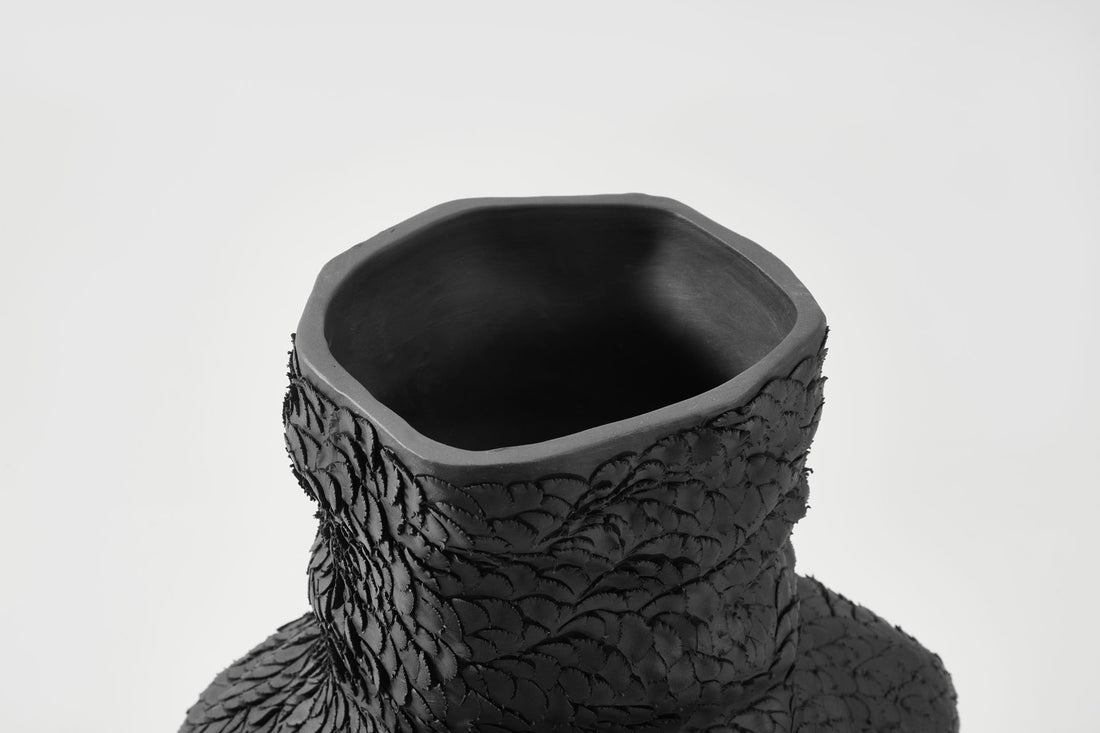 ALYSIUM VASE EBONY