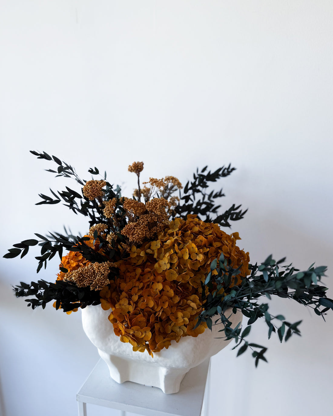 ALICE PRESERVED FLOWER ARRANGEMENT IN CONCH BOWL