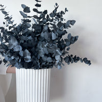 PRESERVED GUM EN MASSE IN WHITE RIPPLE VASE - BLUE/CHARCOAL