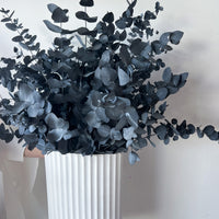 PRESERVED GUM EN MASSE IN WHITE RIPPLE VASE - BLUE/CHARCOAL
