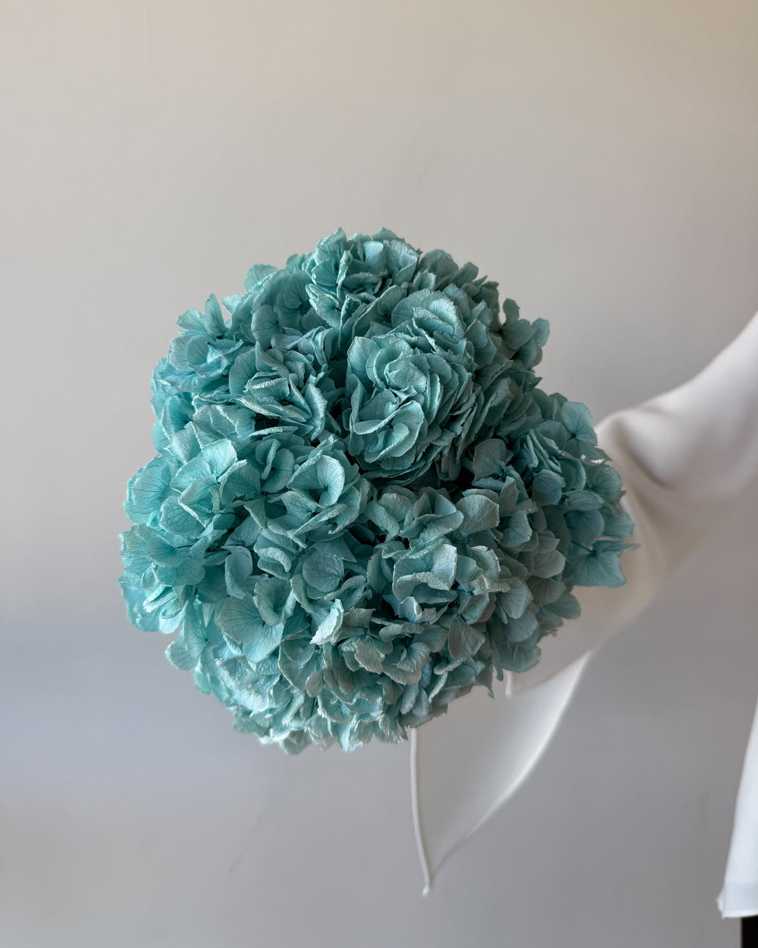PRESERVED HYDRANGEA STEM I LIGHT BLUE I LARGE-LEAF