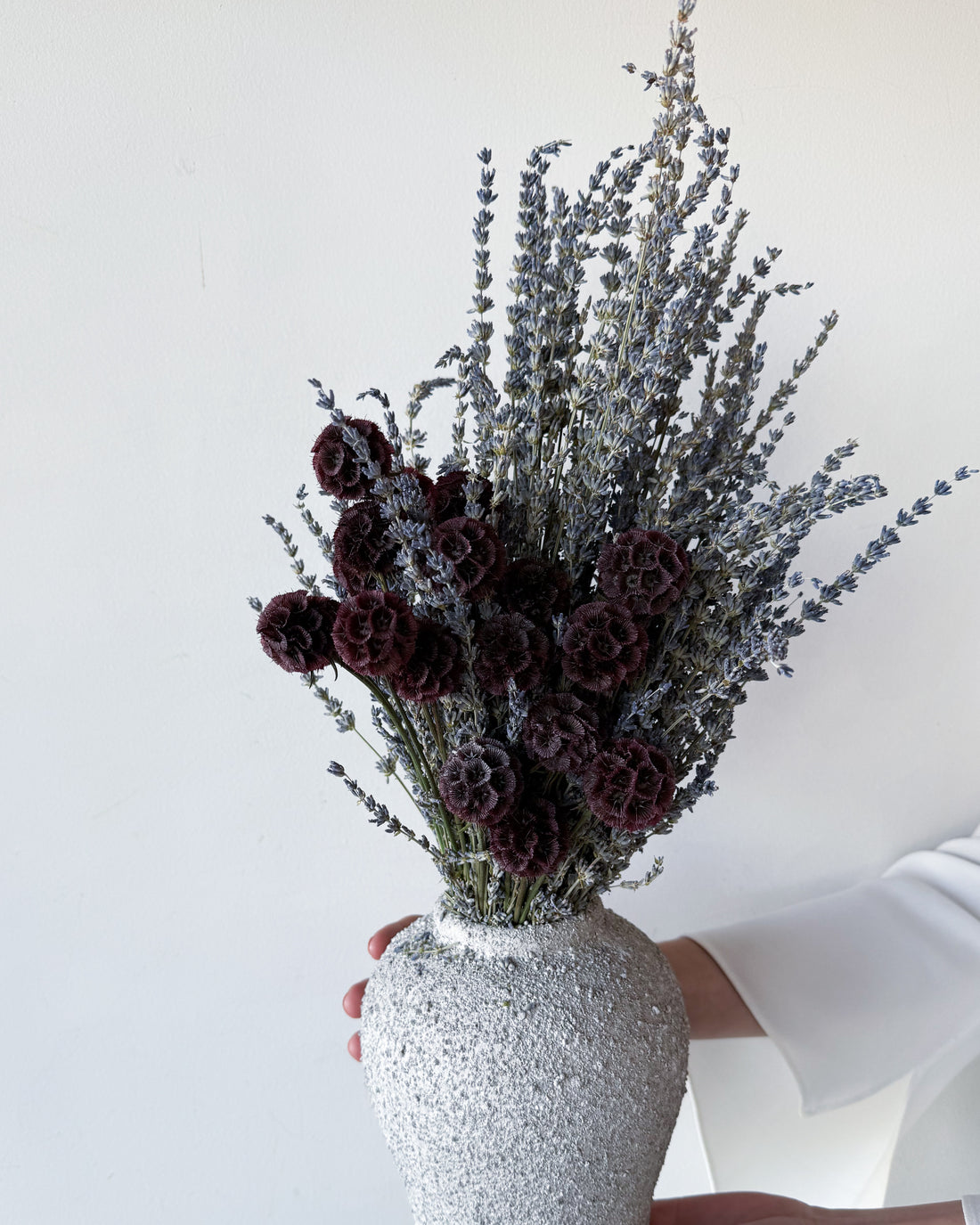 YOLANDA DRIED LAVENDER ARRANGEMENT IN HERAMA POT