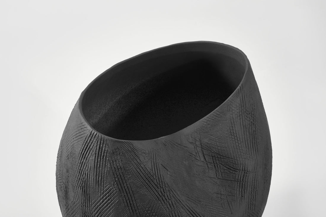 MOULE VASE EBONY
