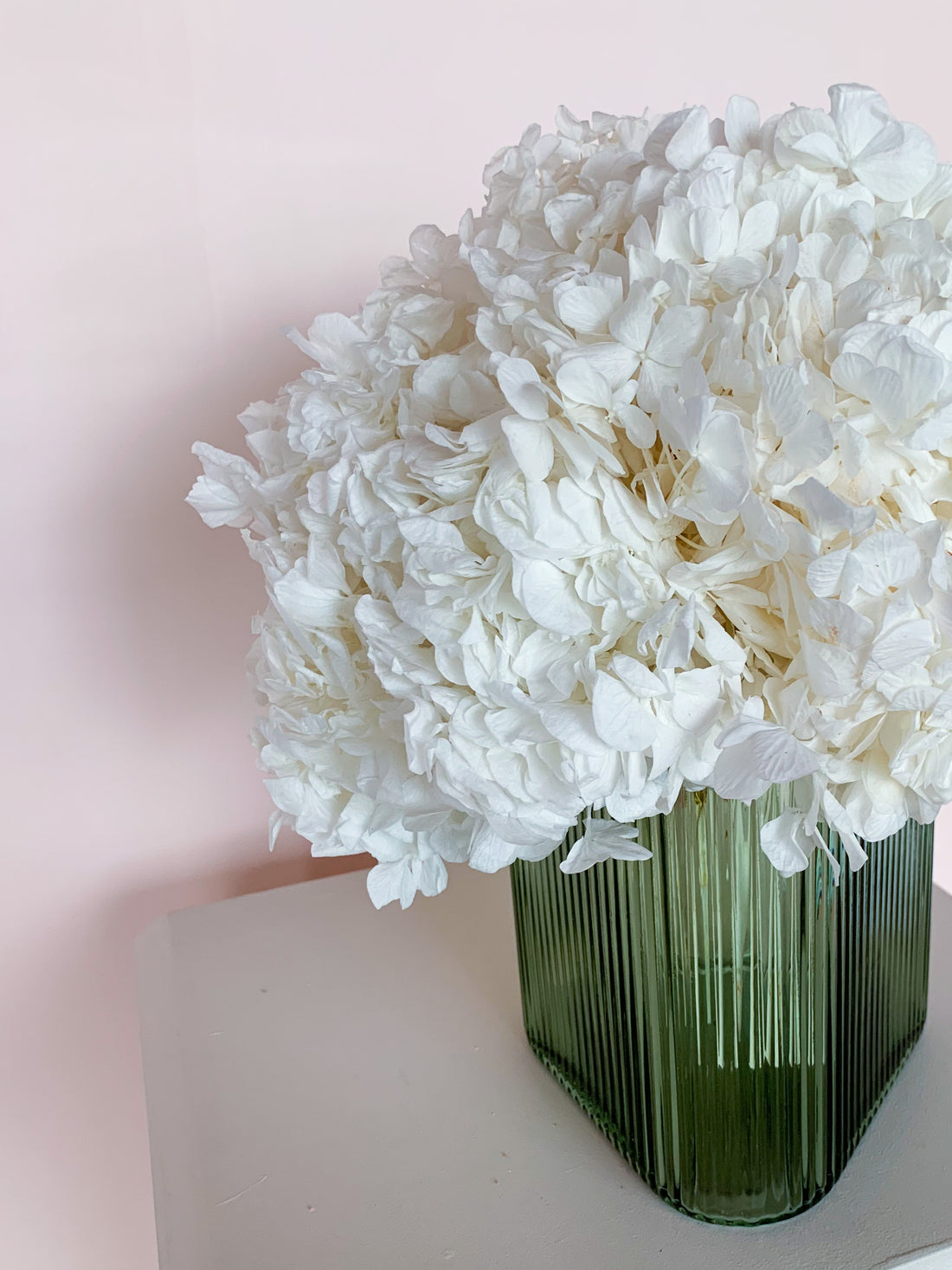 GREENLY PRESERVED FLOWER ARRANGEMENT