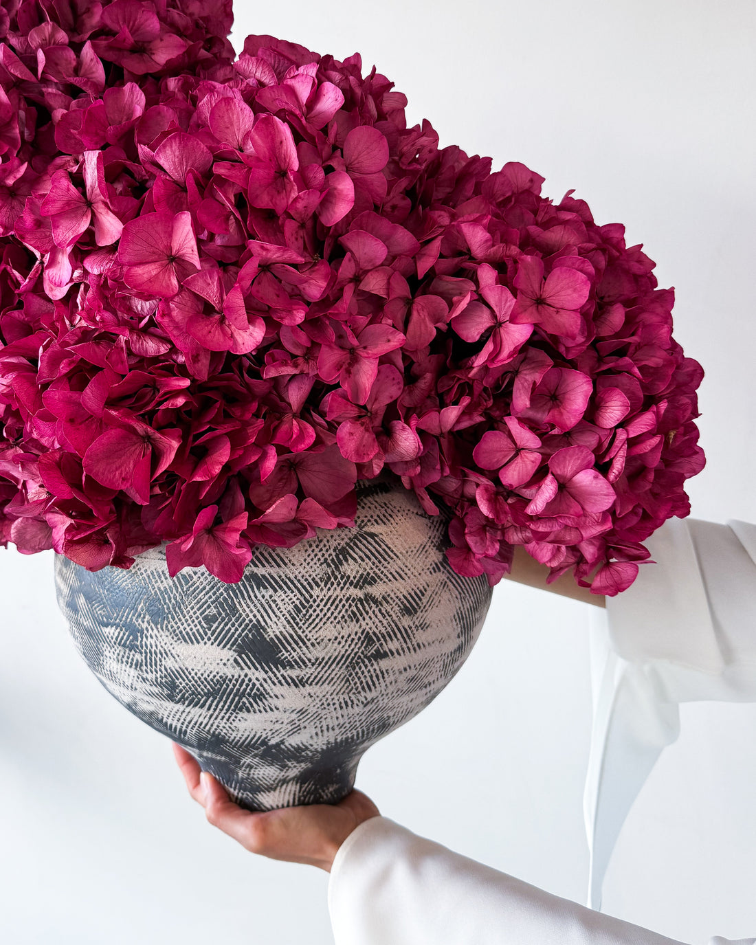 ALESSANDRA PRESERVED FLOWER ARRANGEMENT IN ASWAN VESSEL