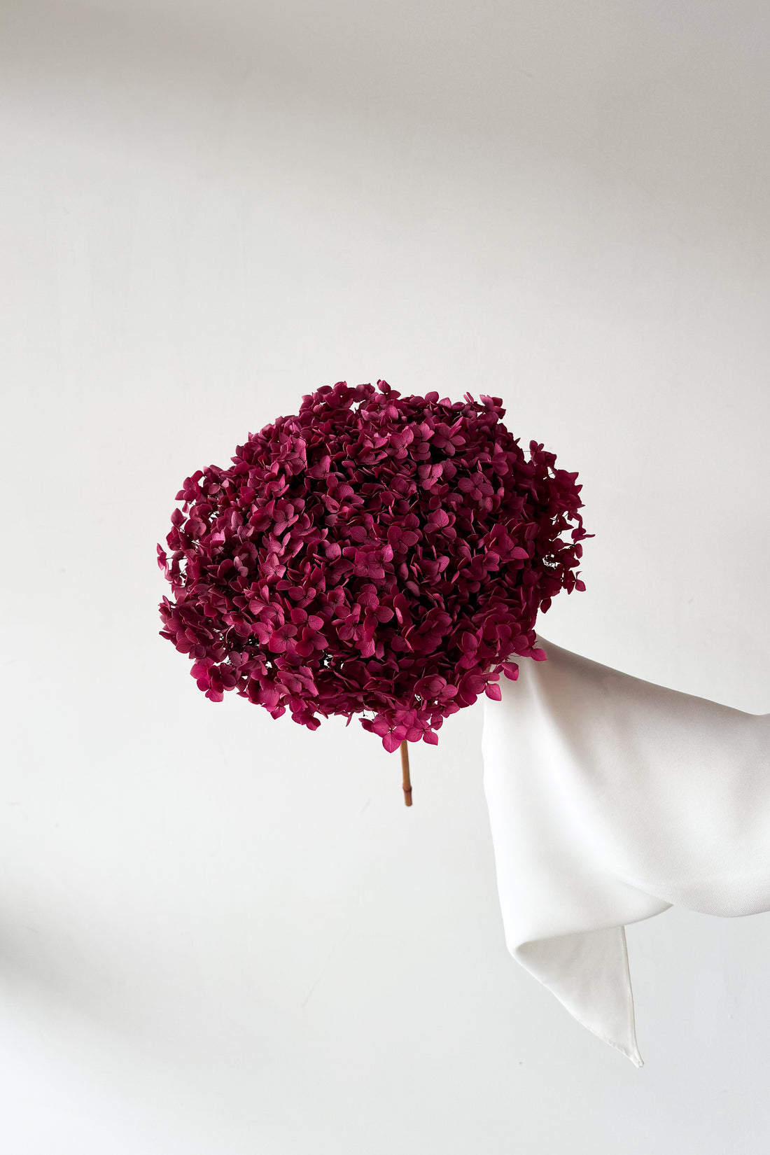 PRESERVED HYDRANGEA STEM I DEEP FUCHSIA I SMALL-LEAF
