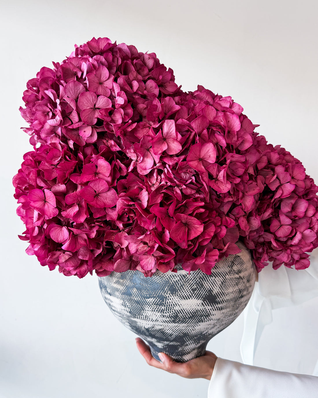 ALESSANDRA PRESERVED FLOWER ARRANGEMENT IN ASWAN VESSEL