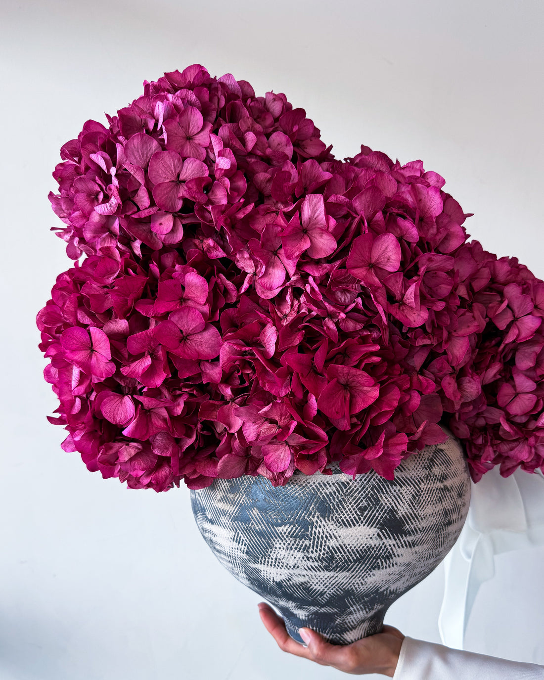 ALESSANDRA PRESERVED FLOWER ARRANGEMENT IN ASWAN VESSEL