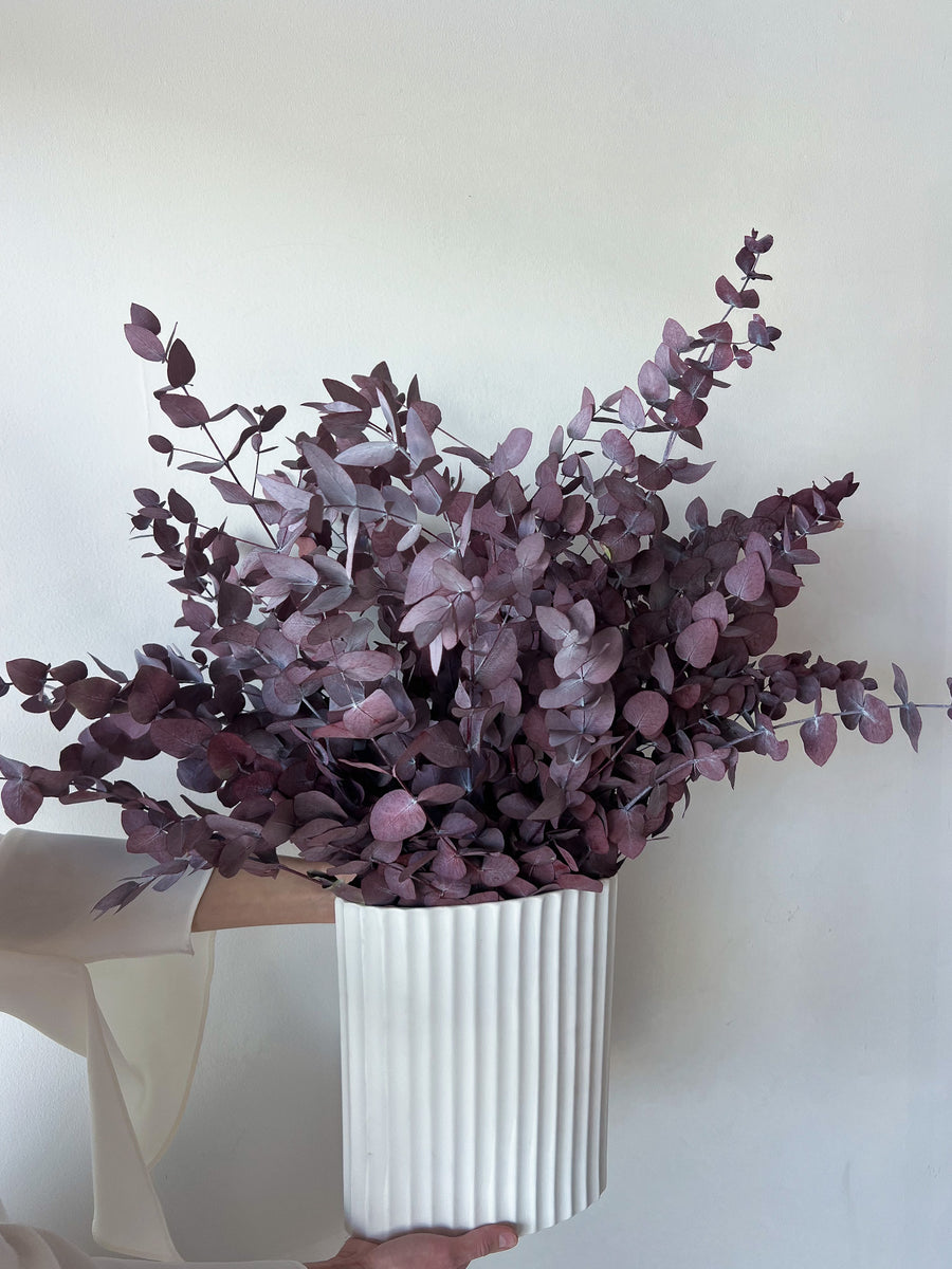 PRESERVED GUM EN MASSE IN WHITE RIPPLE VASE - MARONE