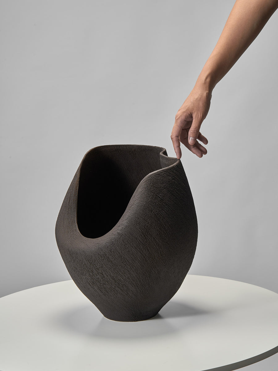 NEBULA DEEP VASE CHOCOLATE
