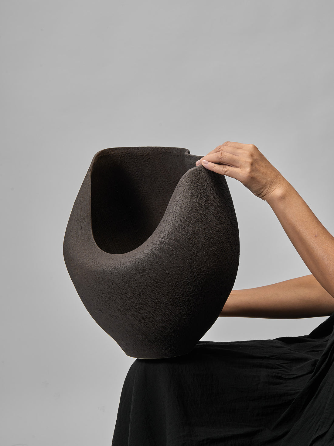NEBULA DEEP VASE CHOCOLATE