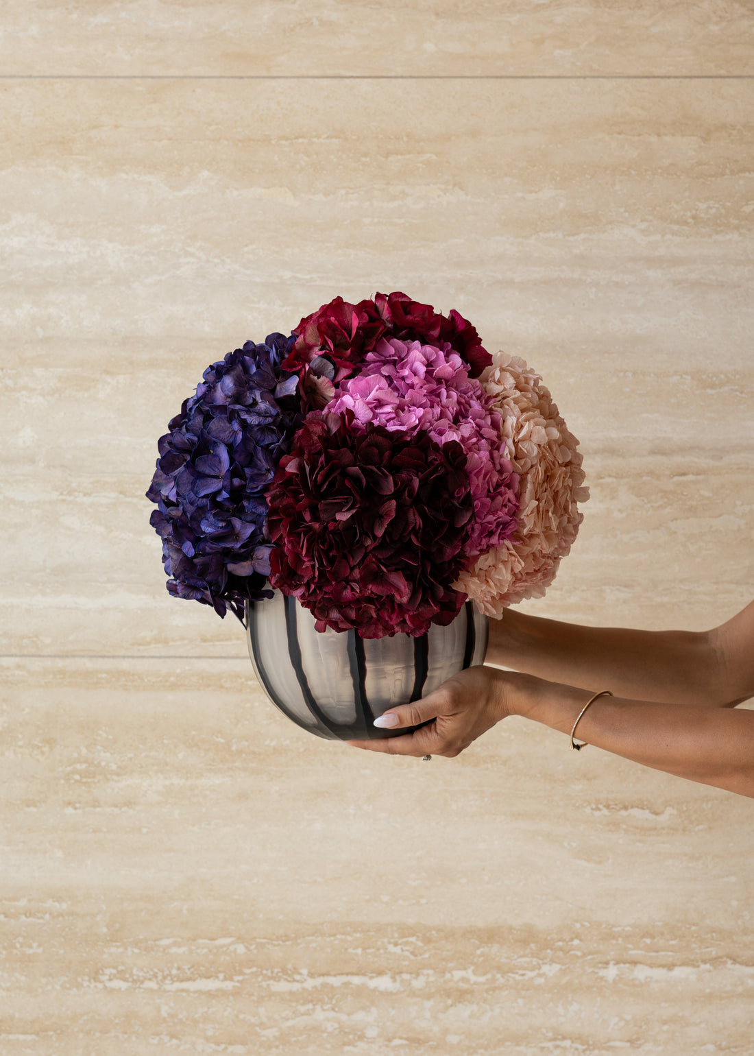 IVY PRESERVED FLOWER ARRANGEMENT IN BANDA VASE