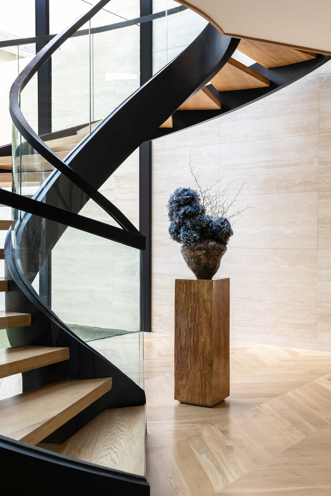 ELIZABETH PRESERVED FLOWER ARRANGEMENT IN ASILAH VASE