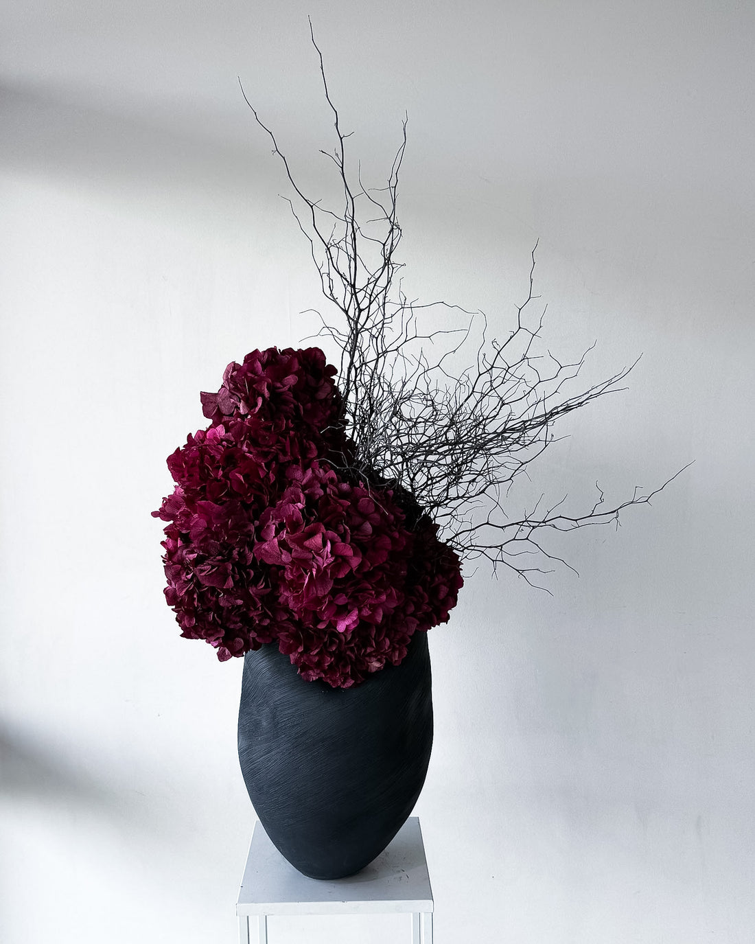 NATALIA | BURGUNDY HYDRANGEA AND COROKIA IN MORPH VASE EBONY