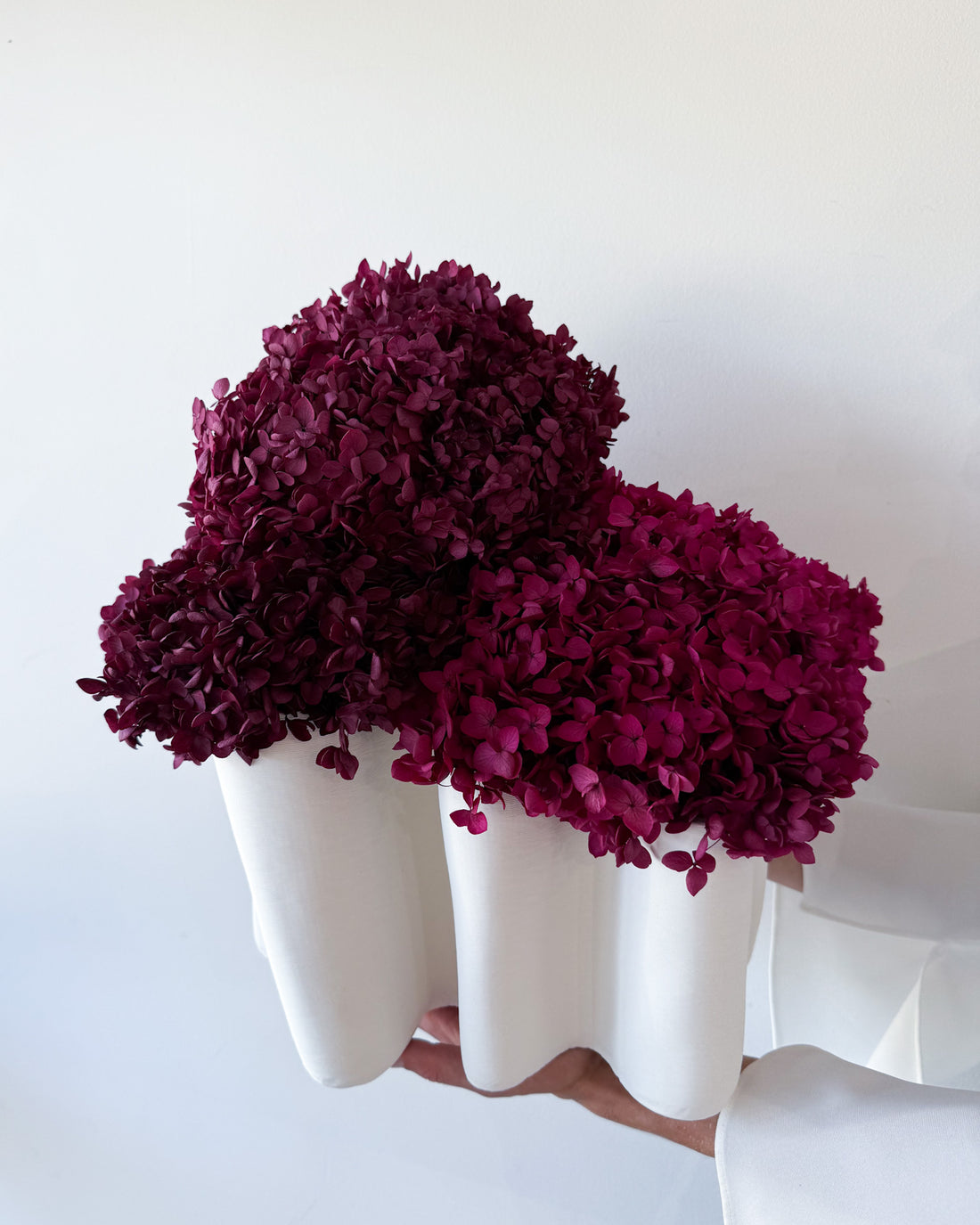 ABI PRESERVED FLOWER ARRANGEMENT IN JAIVYN VASE | BURGUNDY