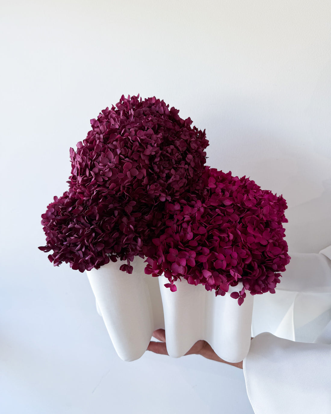 ABI PRESERVED FLOWER ARRANGEMENT IN JAIVYN VASE | BURGUNDY