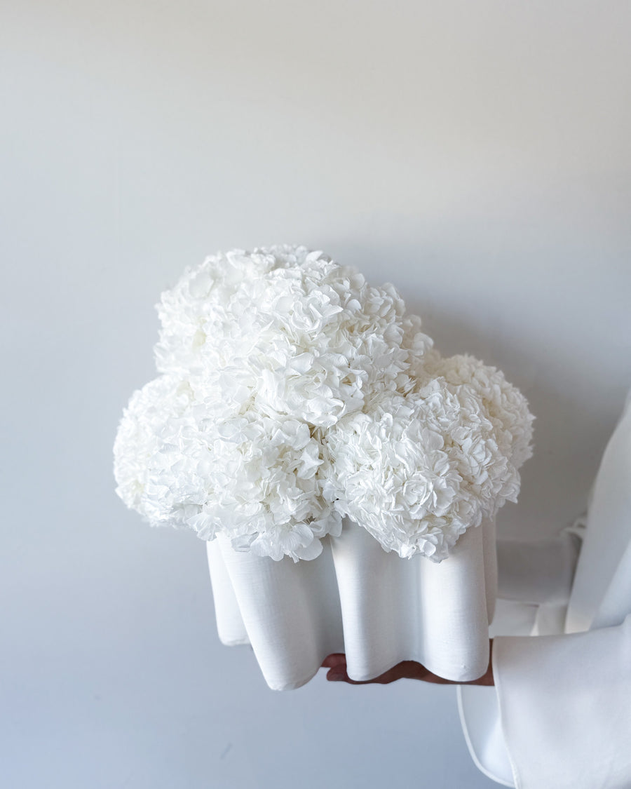 ABI PRESERVED FLOWER ARRANGEMENT IN JAIVYN VASE | WHITE